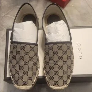 Gucci | Shoes | Im Selling Because Its To Small | Poshmark display picture 1